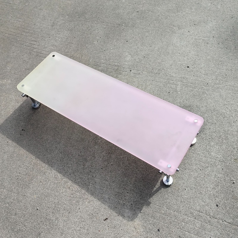 ‌Aesthetic Pink Gradient Acryl - Desk Setup With Laptop And Monitor reseña y precio