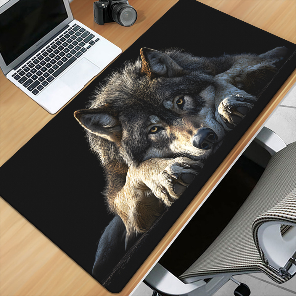 Wild Grey Wolf on Black Backgr - Desk Setup Background reseña y precio